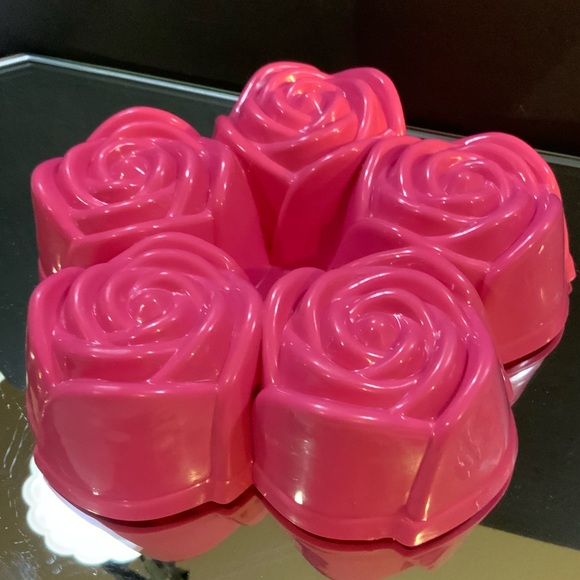 Vintage Fresco Gelatin Mold Hard Plastic 5 Roses Pink Food Mold NOS #5 - Picture 1 of 5